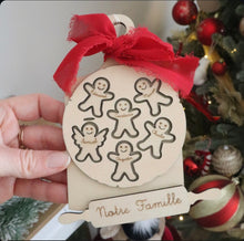 Charger l'image dans la galerie, Décoration de Noël - Famille de pains d'épices à personnaliser (plus de personnages possibles)
