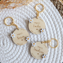 Charger l'image dans la galerie, Porte-clés marguerites - Texte à personnaliser - à l'unité ou en lot