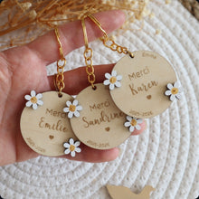 Charger l'image dans la galerie, Porte-clés marguerites - Texte à personnaliser - à l'unité ou en lot