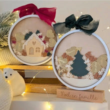 Charger l'image dans la galerie, Le 1er octobre à 21h - Grande boule à neige "Chalet" - avec ou sans socle - ruban et confettis au choix - à partir de 36€