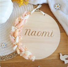 Charger l&#39;image dans la galerie, Plaque bois 20cm &amp; fleurs séchées - texte à personnaliser