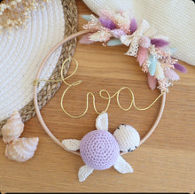 Charger l'image dans la galerie, Décoration prénom, animal crochet &amp; fleurs séchées - Envoi sous 6-7 semaines