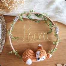 Charger l'image dans la galerie, Décoration prénom, animal crochet &amp; fleurs artificielles - Envoi sous 6 semaines